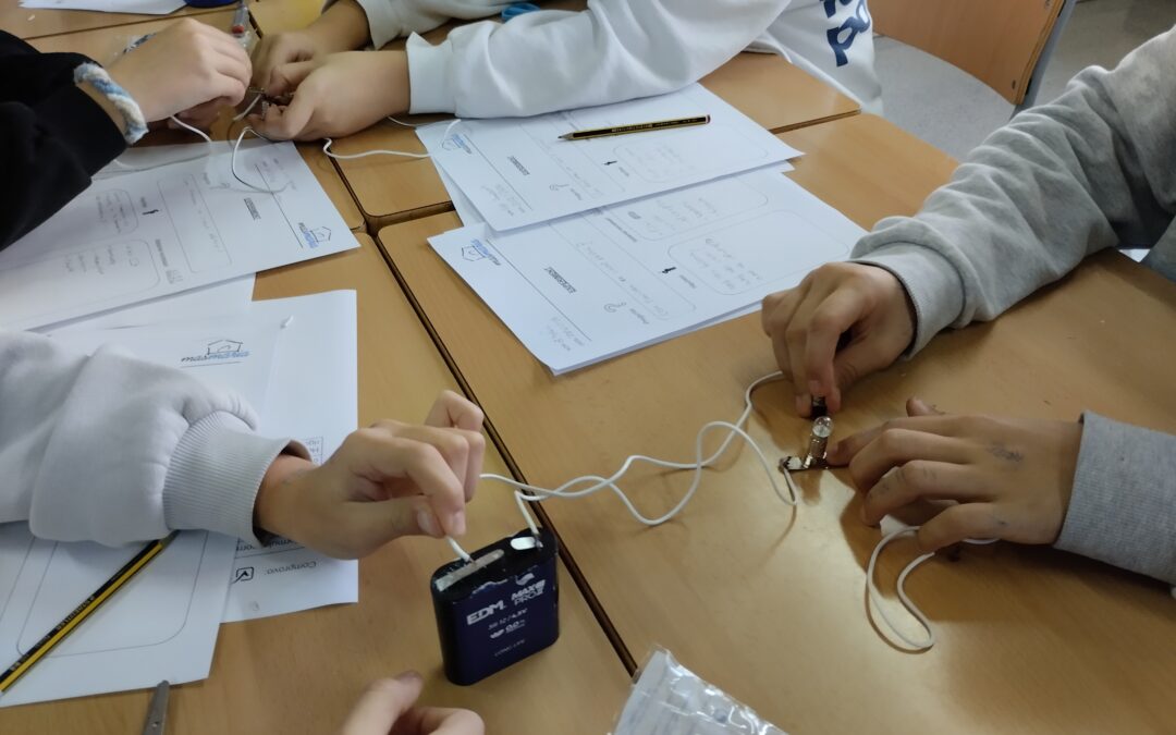 Creem circuits elèctrics